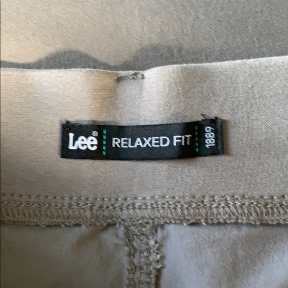 Lee Comfort Capris. GUC. - Picture 9 of 10